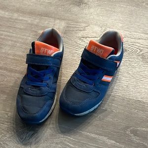Kids sneakers blue orange
